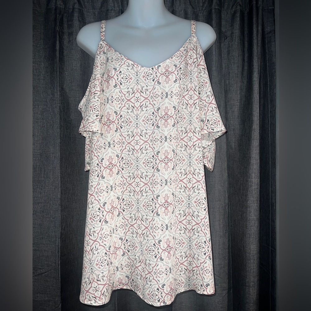 Torrid size 2 cold shoulder top pale pink with pink design new photos